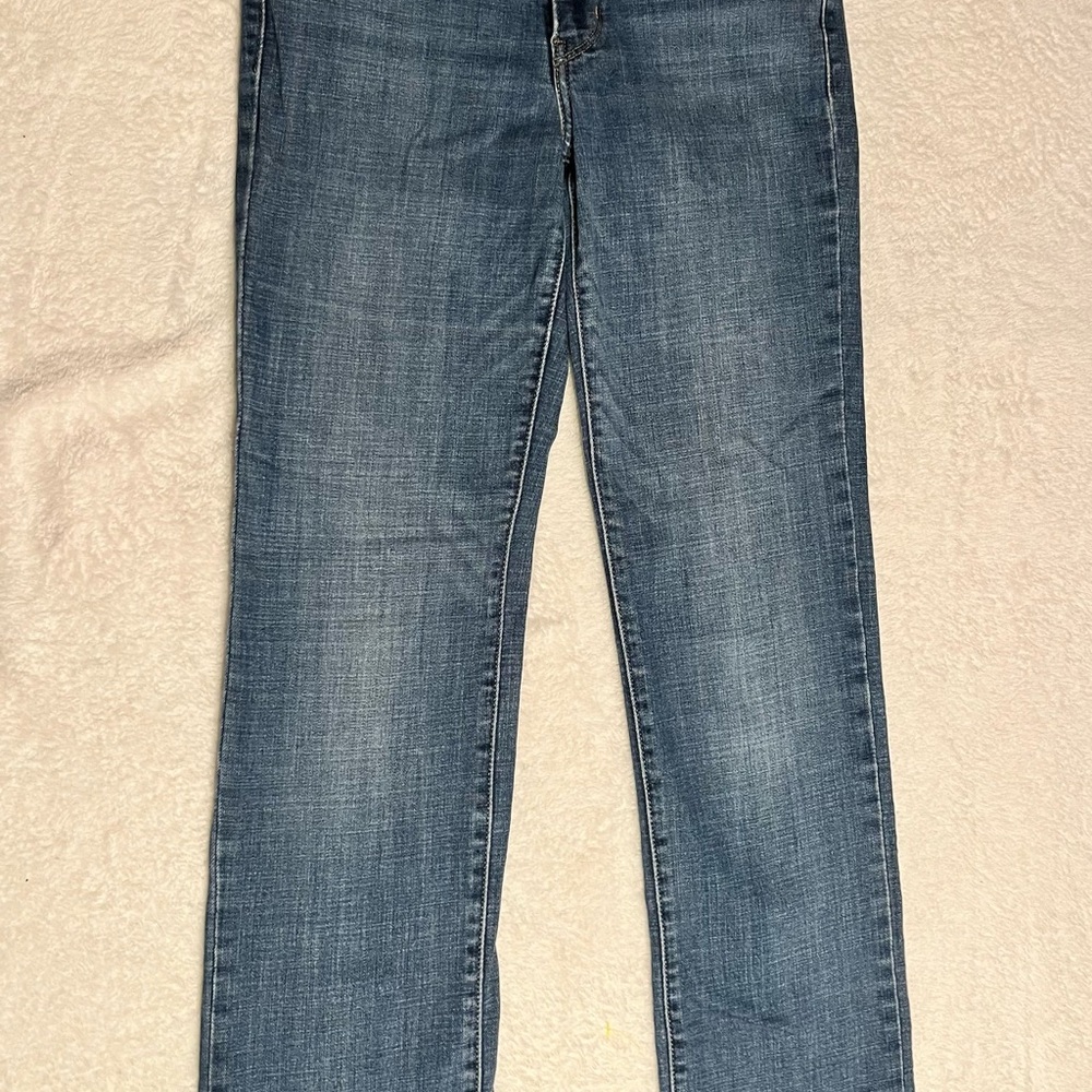 Levi’s Slimming Straight Jeans Medium Wash Stretch Women’s Size 27